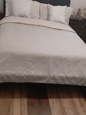 Elegant Floral Patterned Duvet Cover
